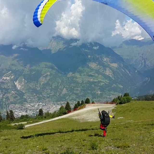 Morning takeoff 🤘 livelovebeirut  paraglidinglife  paragliding ... (Les Arcs, French Alps)