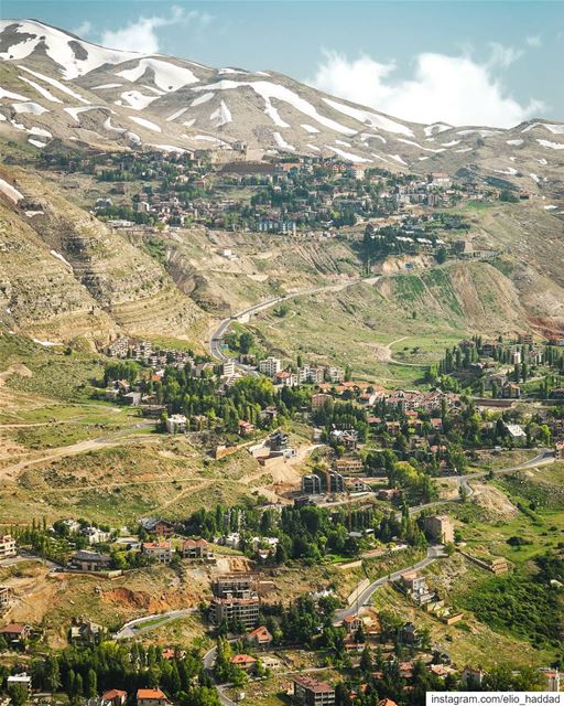 Morning ☀️  LiveLoveKfardebian  kfardebian   LiveLoveLebanon  Mountains ... (Kfardebian كفردبيان)