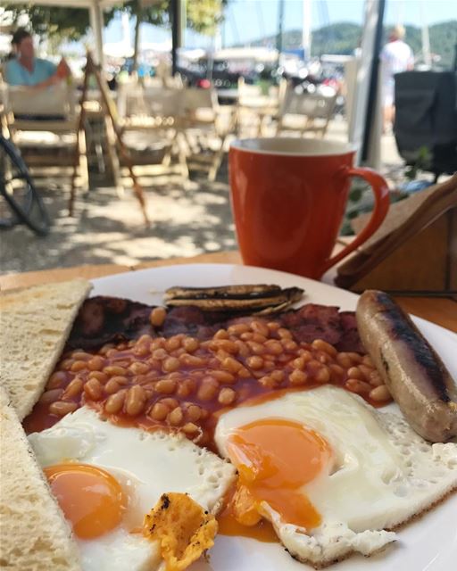 Mornings like these ❤️🍳🥓..... englishbreakfast  eggs  sunnysideup ... (Skiathos)