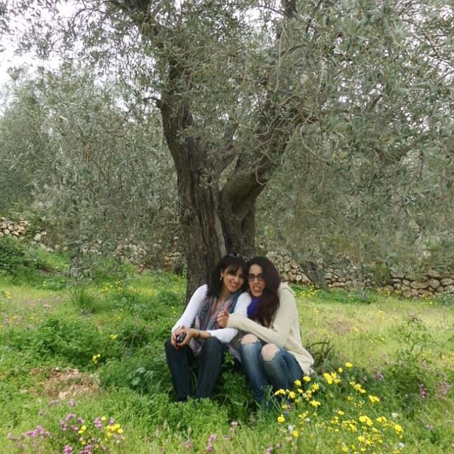 mother daughter garden orchard springmoments springspirit bestmoment picnicing mountain olivetree
