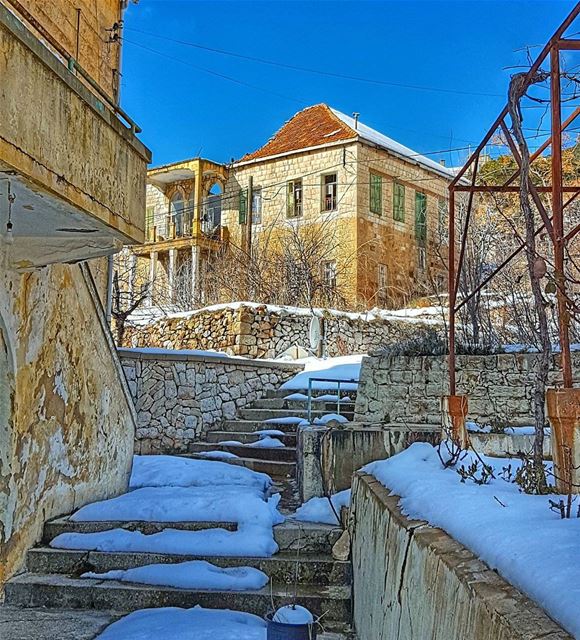  mountain  village  view  baskinta  livelovelebanon  livelovebeirut ... (Baskinta, Lebanon)