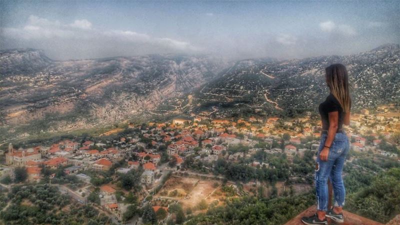 Mountains, Clouds & a Lebanese Country Village 🏡@bestofleb @livelovedouma (Douma, Liban-Nord, Lebanon)