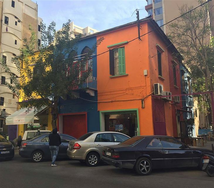 Multicolored or rainbow colored house on Bliss Street! 🌈By @mountainsofle (Bliss Street)