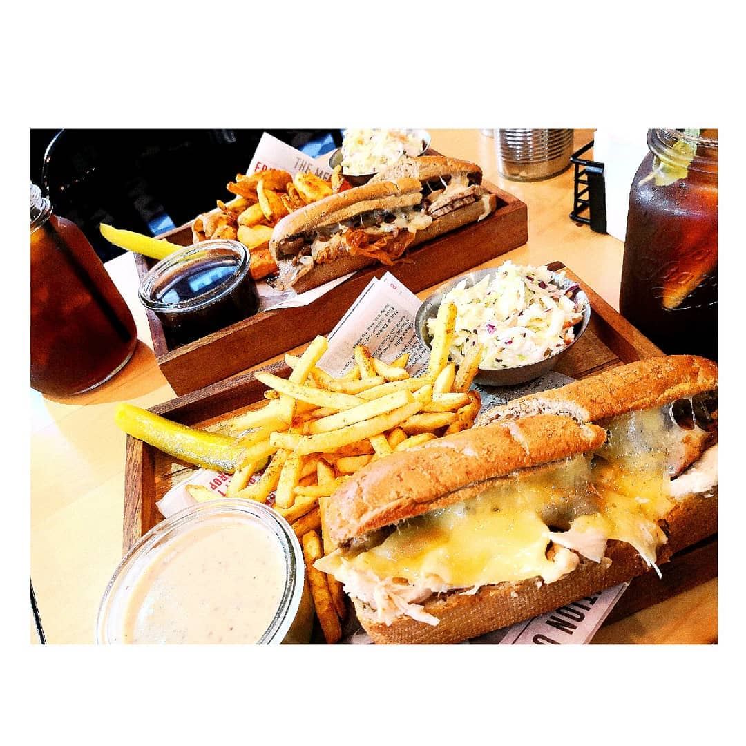 My heart goes with every melted cheese🧀 1st choice fish & chicken is the... (Brisket's French Dip Sandwiches)