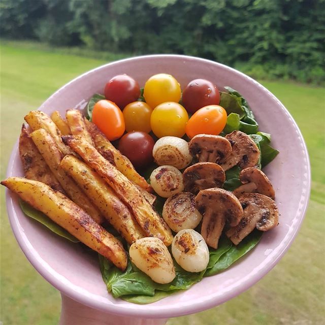 🌿My Lunch 😋 inlove with baking  my 🍟 lately🌿🌈🌈  eattherainbow 🌈🌈... (Germany)