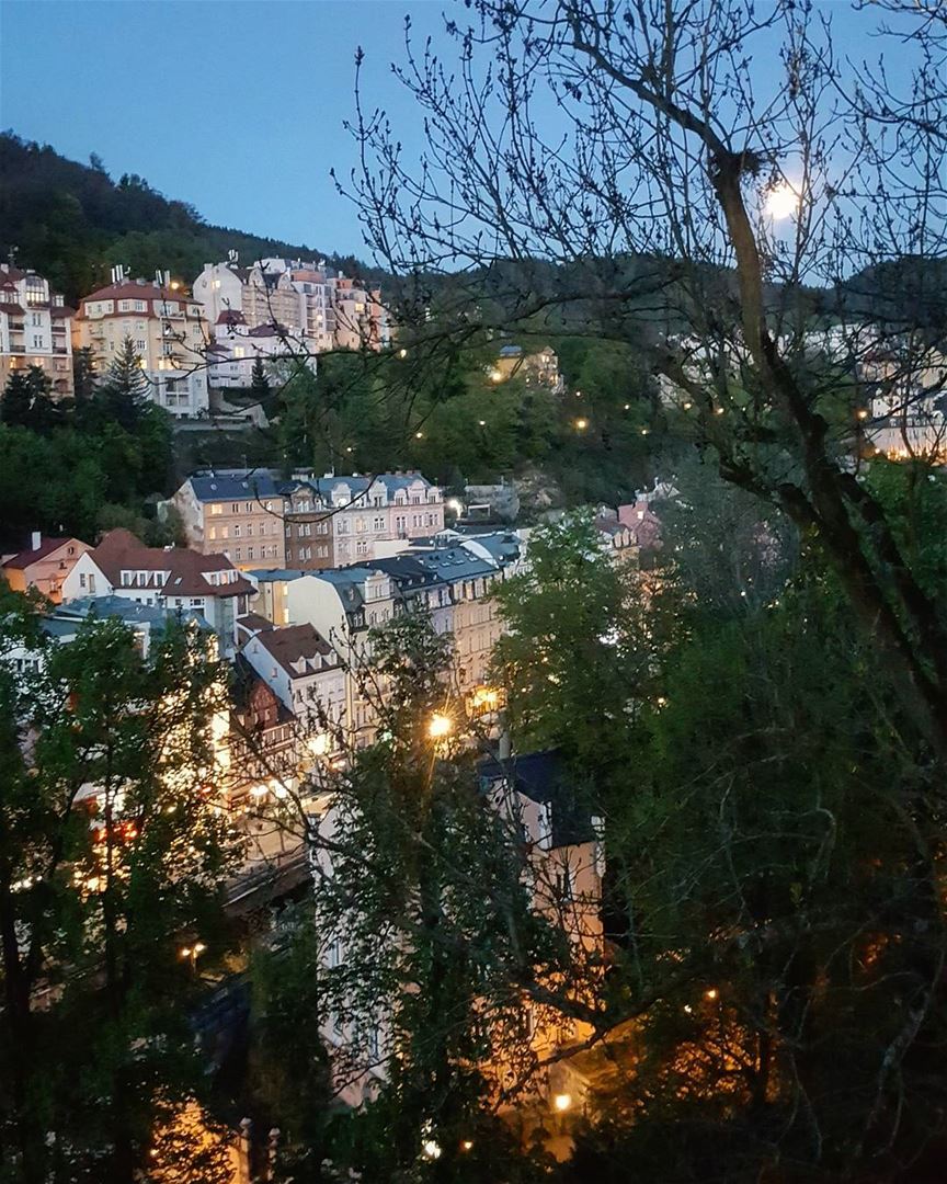 My moon takes me home...From  KarlovyVary To my  beirut  lebanon..🌝🌚 (Karlovy Vary)
