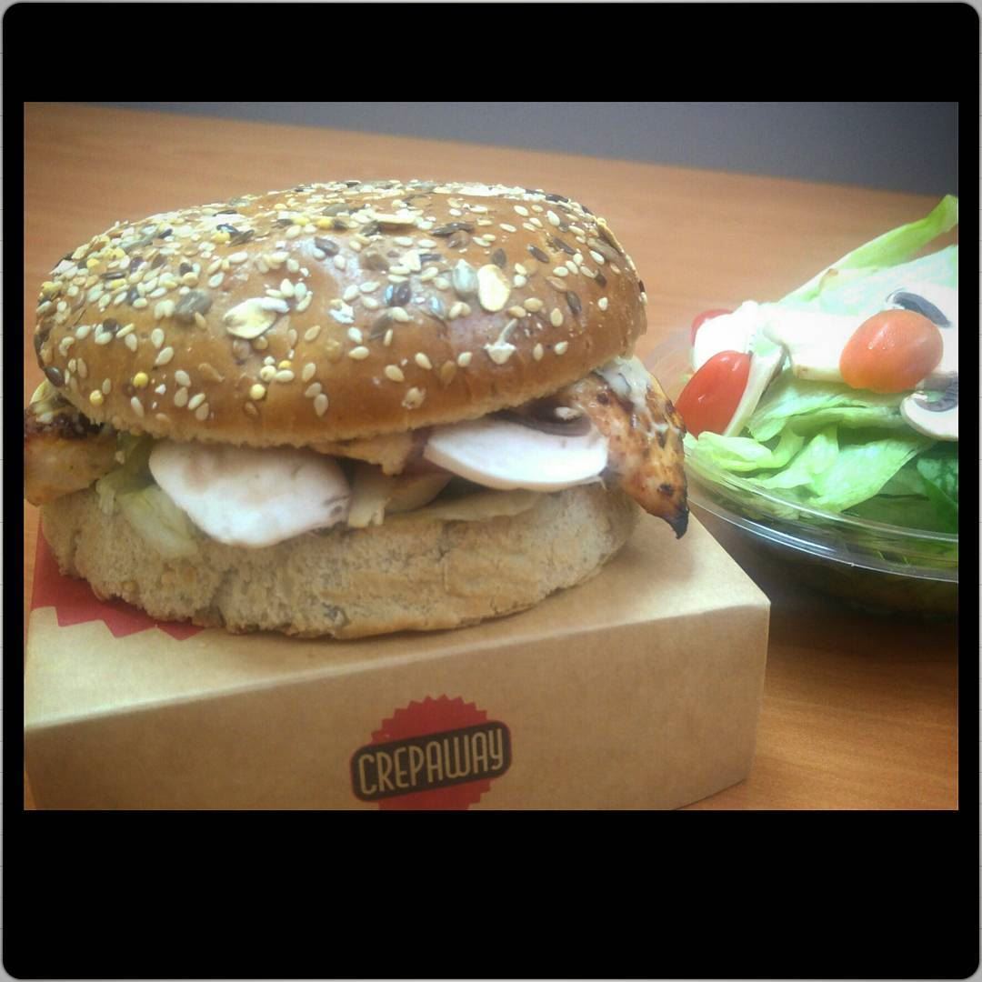 💫 My new light addiction. Chicken burger 🍔 with a side salad @crepaway ....