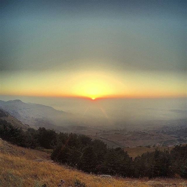 My secret place !! Best To see the Sunset..🌅 sunset  sun  clouds ... (Sawfar, Mont-Liban, Lebanon)