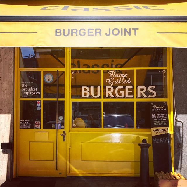 My ultimate burger place! It is a must every time I'm in Lebanon, perfect... (Beirut, Lebanon)