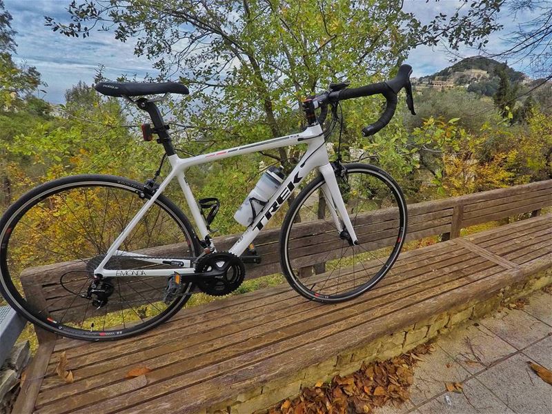 My whitey Emonda deserves a photoshoot 🚴😁 trek  emonda  trekbikes ... (Batha', Mont-Liban, Lebanon)