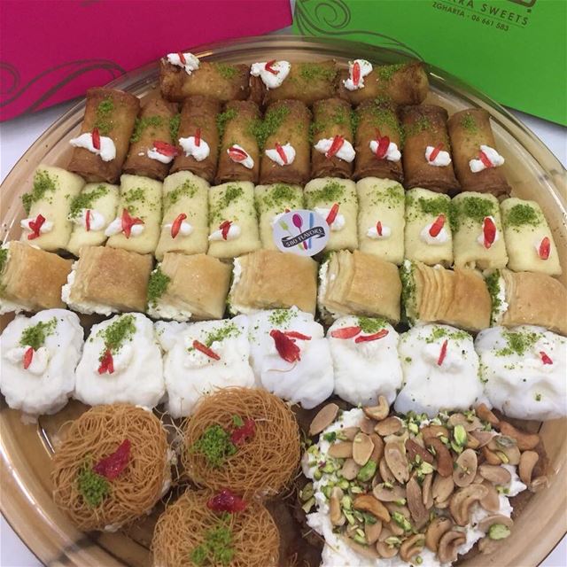 Na2o w sta7lo 😍😍 @bcharasweetszgharta  zgharta ... 580flavors ... (Bchara Sweets Zgharta)