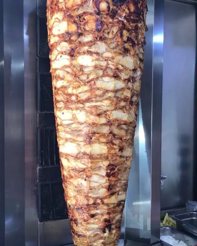 Nada melhor que um shawarma de frango! 🇱🇧 Nothing better than a chicken’s (Beirut, Lebanon)