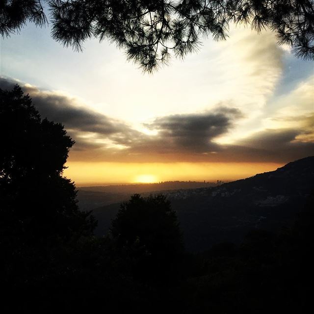  nature  sunset  village  sea  sky  clouds  trees  valley  hill ... (Al Abadiye)