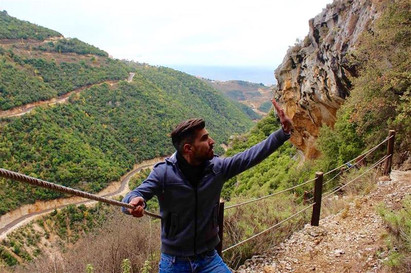  naturelover  huge  rock  lebanesenature  holdingontoyou  reserve ... (Bentael Nature Reserve)