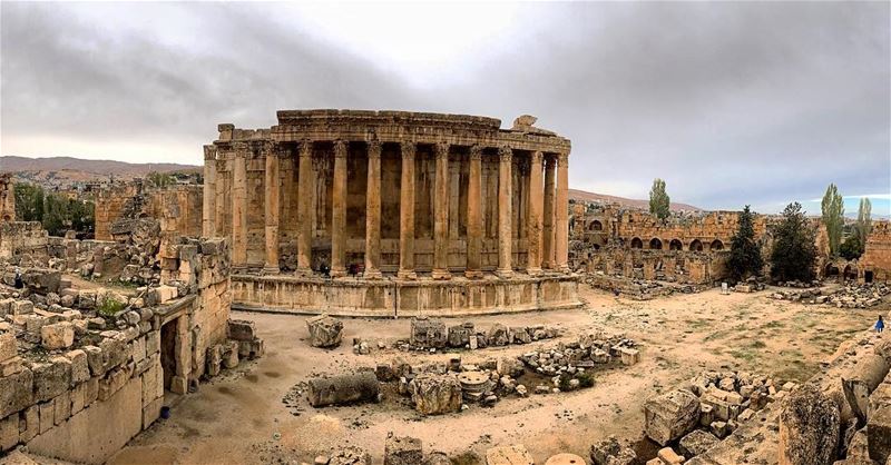 🇱🇧  natureoftheplanet1  lebanoninapicture  yourlifeoutdoors ... (Baalbek , Roman Temple , Lebanon)