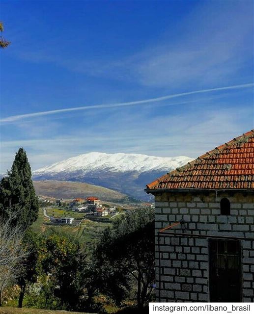 🇱🇧🇧🇷 Neve sobre o Monte Hermon visto a partir de Marjayoun. Foto... (Marjayoûn, Al Janub, Lebanon)