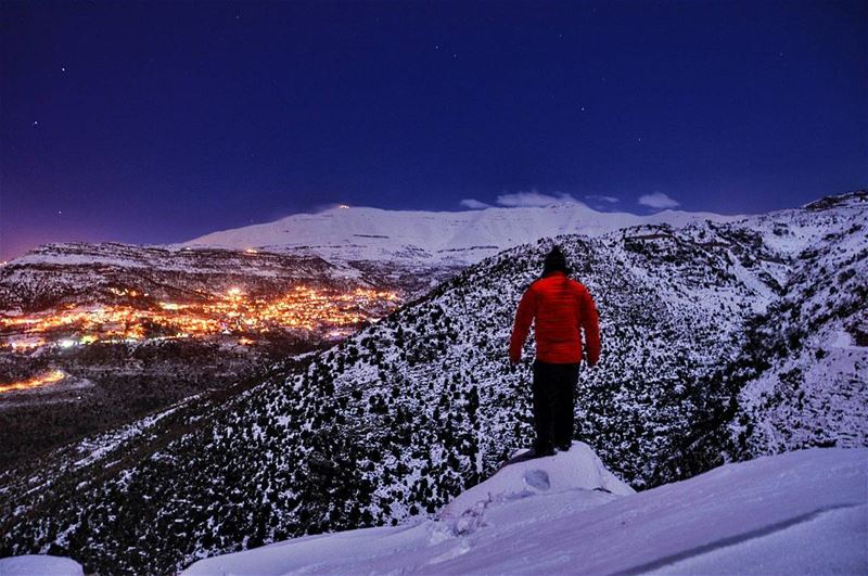 Night hike❄🗻🌌.... night nighthike hike hiking mountains lights sky... (Zaarour)