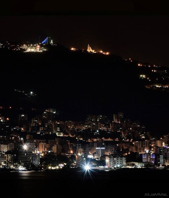 Night Vibes ----------A.J----------  jounieh  lebanon  byme  nikon ... (Joünié)