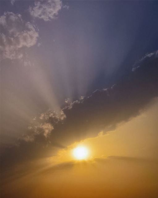 No cloud is so dark that the sun can’t shine through - Miranda Kerr ...