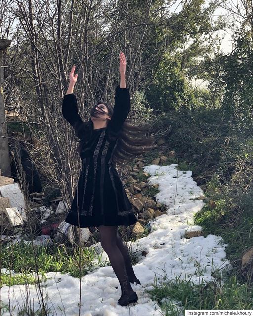 No I’m not dancing😝❄️  dance nature naturephotography photo photography... (Ehmej, Mont-Liban, Lebanon)