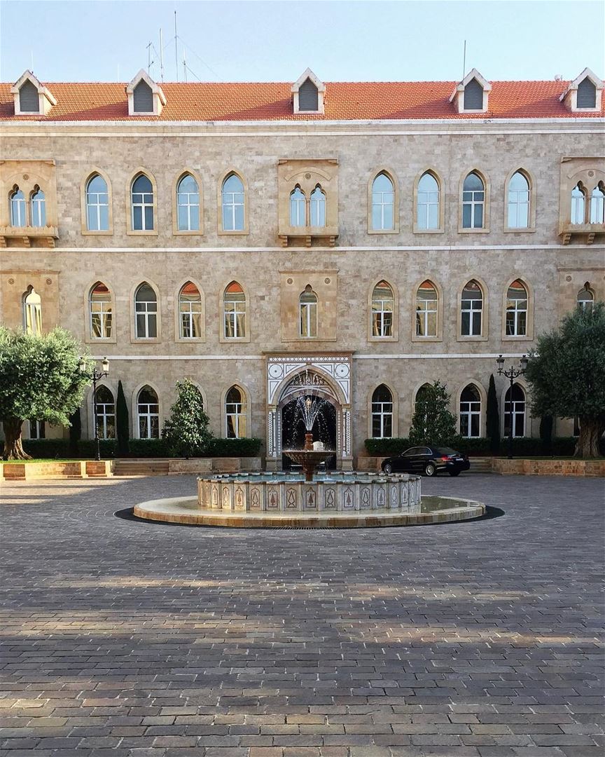 No pátio central do Palácio do Governo do Líbano, em Beirute, é possível... (Grand Serail)