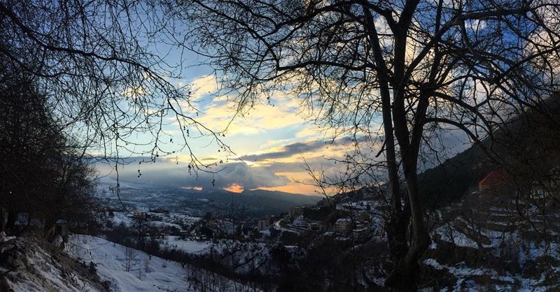  nofilter just a panoramic sunset from Ehden ❄️🌅❄️... (Ehden, Lebanon)