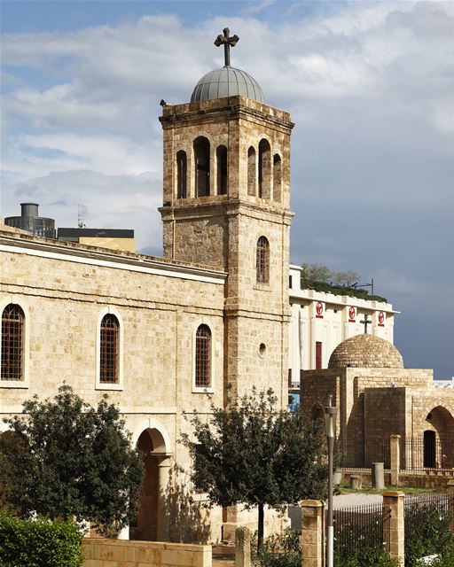 Nos despedimos deste Natal com essas duas fotos - dia e noite - da... (Saint George Greek Orthodox Cathedral)