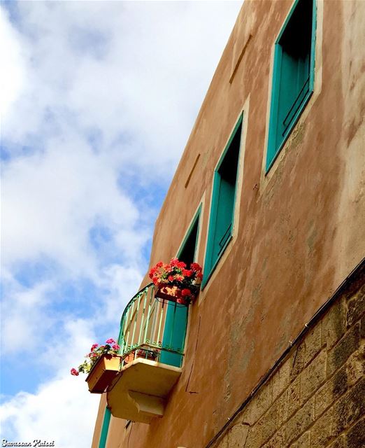  nostalgia  oldhouse  lebanonhouses  heritage  tyre  lebanon  balcony ...