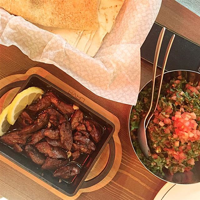Not bad for a thursday;)  lunch  chicken  liver  2asbe  pomegranate ... (Bayrut Street Food)
