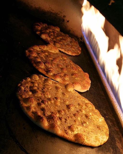 Nothing beats the smell of the yummiest Zaatar😍😋❤️...The perfect morning... (Rashet somsom - رشة سمسم)