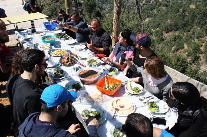 Nothing is better than a lebanese lunch with a village atmosphere and a... (Ouâdi Qannoûbîne, Liban-Nord, Lebanon)