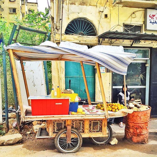 Nothing like a cup of freshly squeezed juice to make hot summer days more bearable 🍋 liveauthentic (عين المريسة)