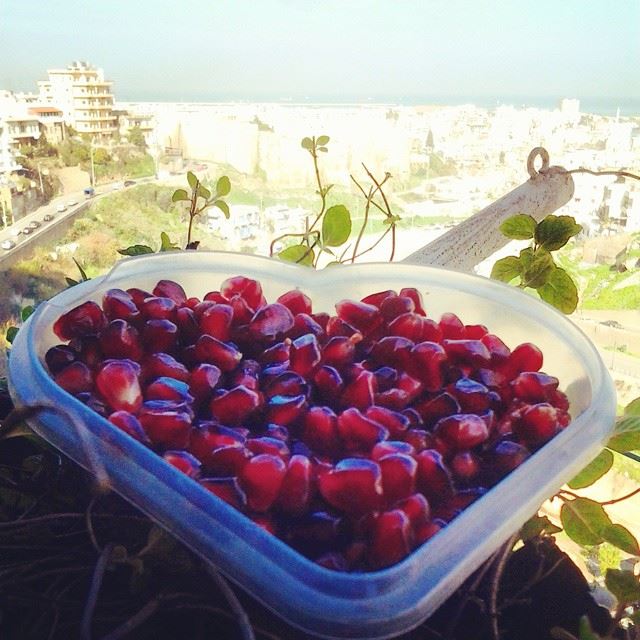 Nothing like fresh extra red pomegranate as a breakfast!Good morning...