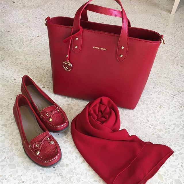 Nothing says confidence and glamour like the color red ❤️ all matchy with ... (Saida ,Abra)