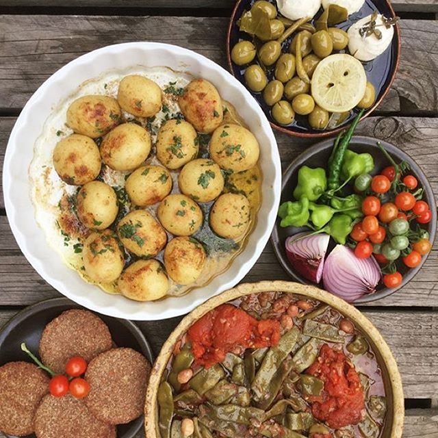 Now that's a hearty lunch prepared by @sahtein_lebanesefeasts 😍😍😍👅👅👅