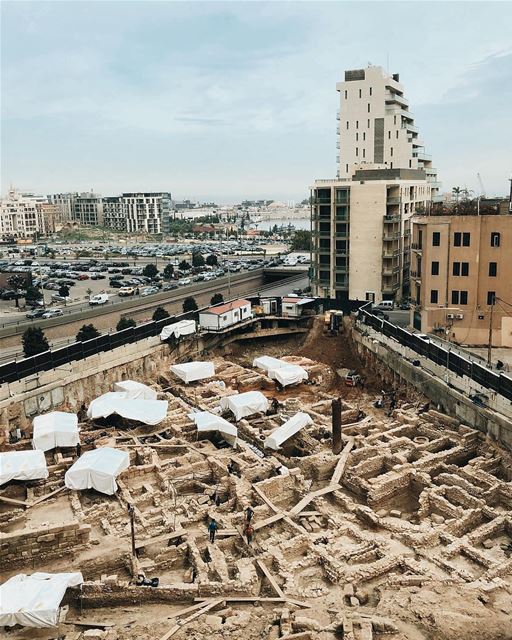 Não é só em Baalbeck que você encontra vestígios arqueológicos. Vejam... (Downtown Beirut)