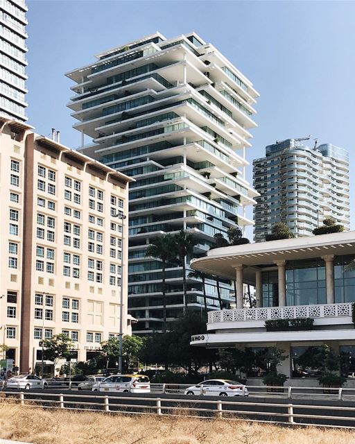 O bom dia de hoje é com esta imagem incrível de Beirute, fotografada pelo @ (Beirut, Lebanon)