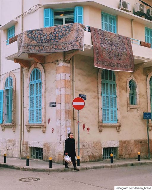 🇱🇧🇧🇷 O histórico e pitoresco bairro de Achrafieh, em Beirute, pelas... (Achrafieh, Lebanon)