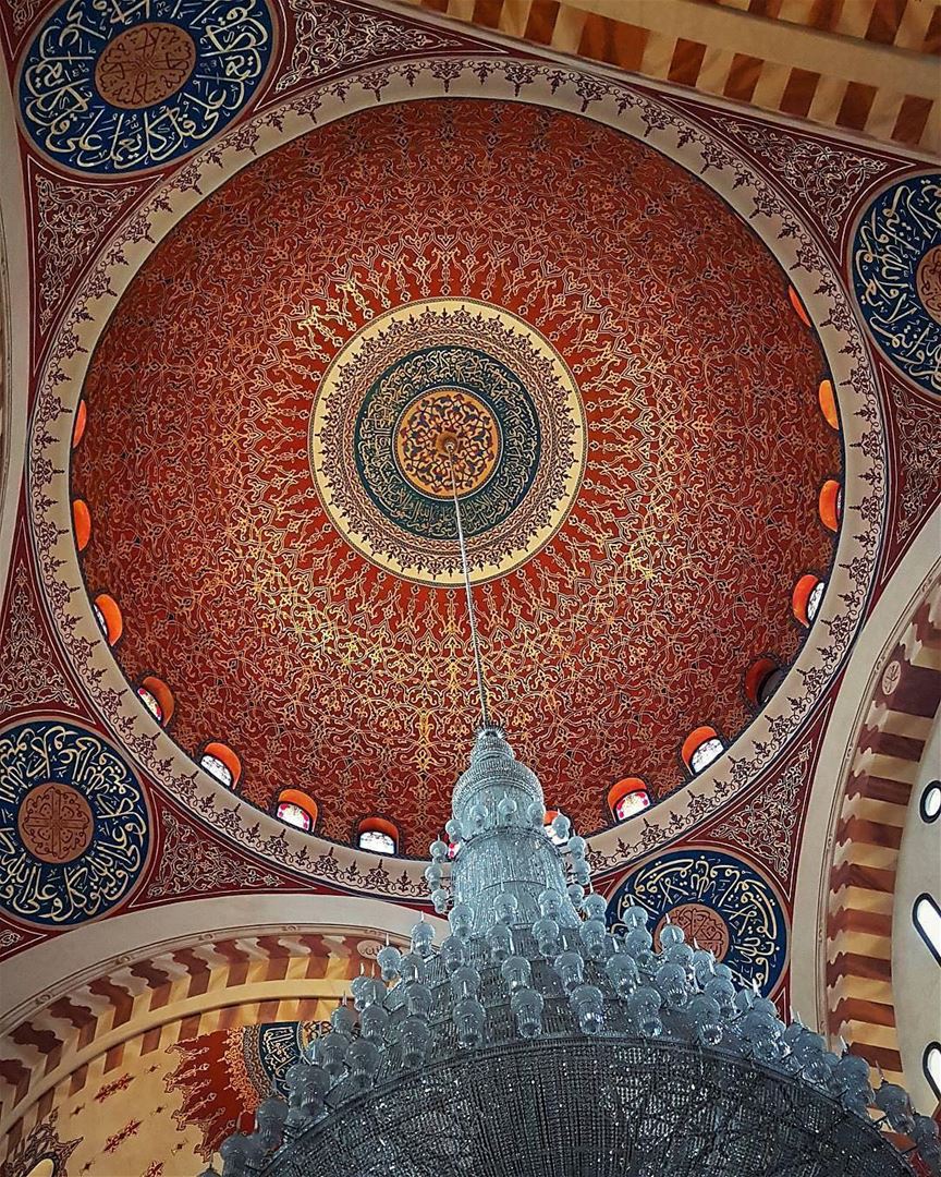 O magnífico estilo oriental da Mesquita Mohammad Al-Amin em Beirute,... (Mohammad Al Amin Mosque)