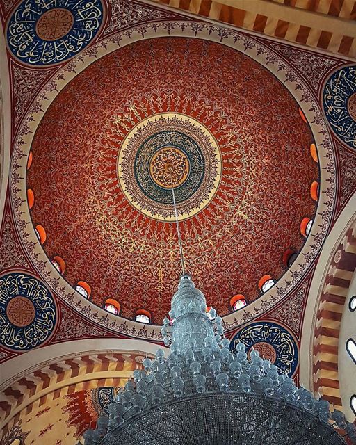 O magnífico estilo oriental da Mesquita Mohammad Al-Amin em Beirute,... (Mohammad Al Amin Mosque)