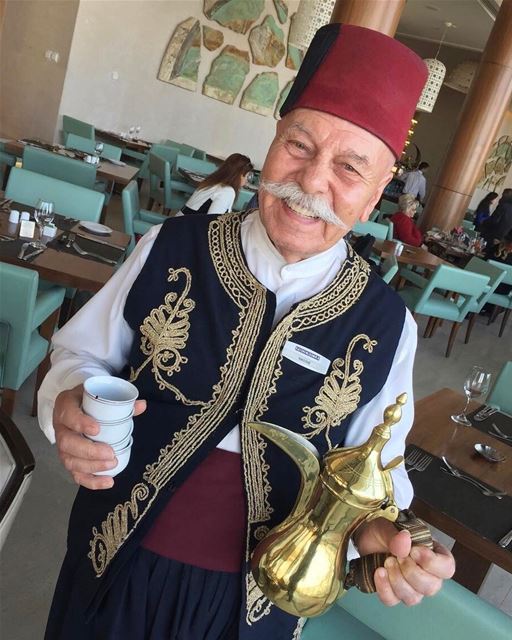 O melhor jeito de começar o dia é com um perfumado café libanês. Foto do... (Phoenicia Hotel)