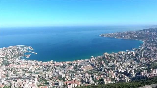 🇱🇧 O nosso bom dia de hoje é com essas belas imagens aéreas de Jounieh,... (Joünié)