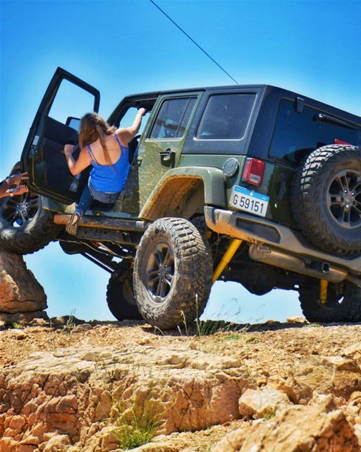 O|||||||O HER getting inside the Jeep be like 🏋🏼‍♀️🤸🏼‍♀️🤦🏼‍♀️ ...