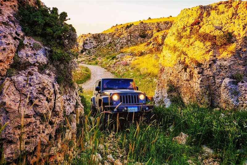 O|||||||O HER  lebanon  offroading  offroad  theimaged  agameoftones ...