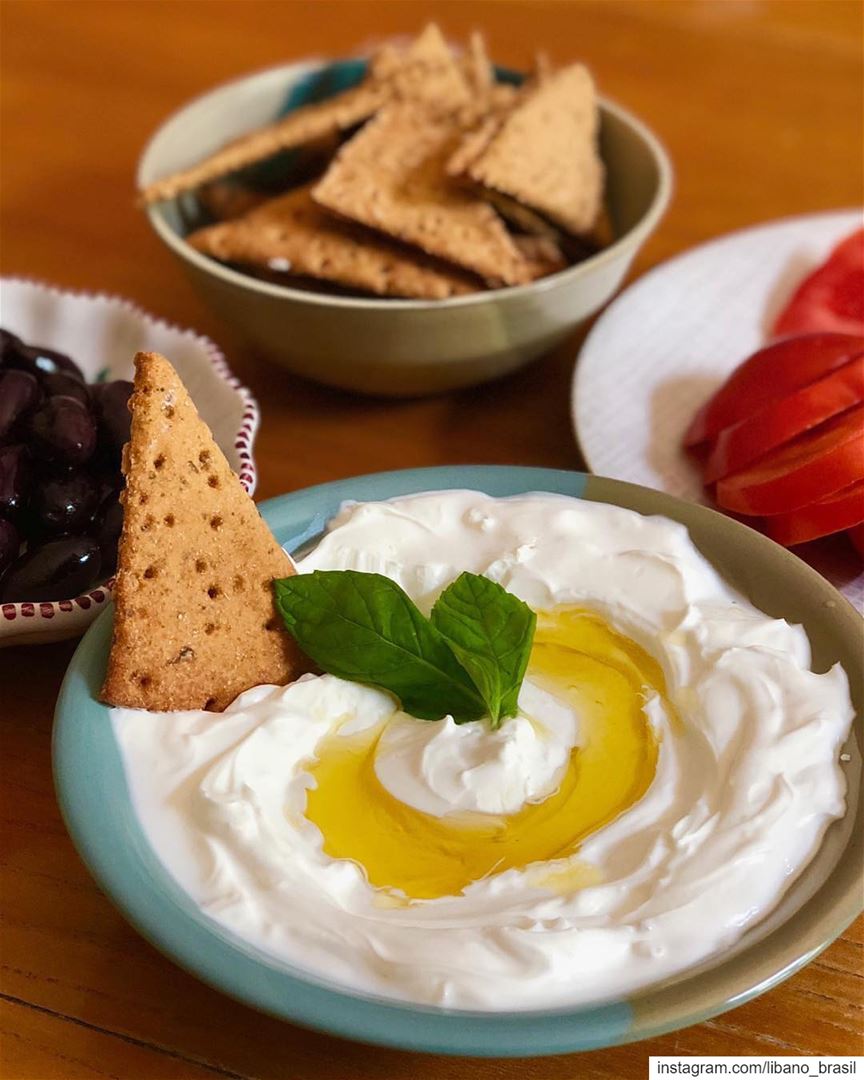 🇱🇧🇧🇷 O que não pode faltar num legítimo café da manhã libanês? Acertou... (Lebanon)