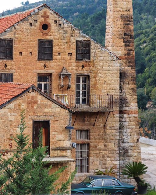O século dourado para a seda, e seu uso em todo o mundo, foi entre 1830 e... (Beit Ed-Deen, Mont-Liban, Lebanon)