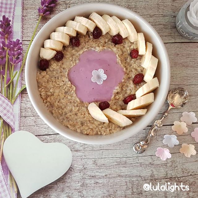 🌸Oatmeal and dairyfree blueberry yogurt😋🌸.............🌸🌸 (Germany)