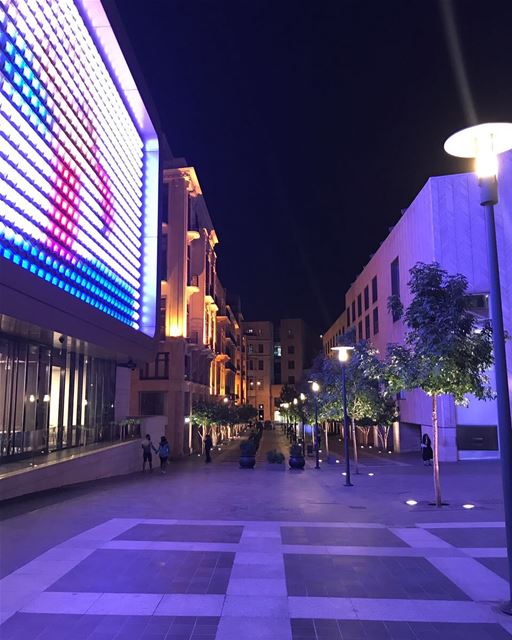 Obrigado @chaddoud por compartilhar com a gente estas fotos de Beirut... (Beirut Souks)