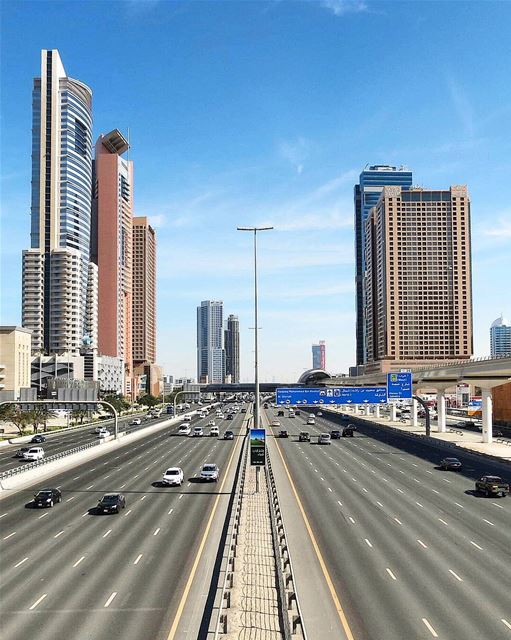 ... off-peak hours 🚘------.. photography  photooftheday  photos ... (Sheikh Zayed Road Dubai)