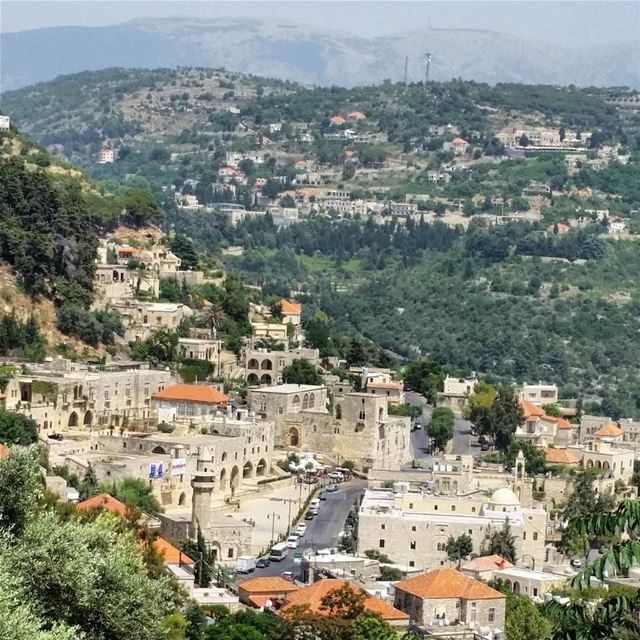 Official discovery day today in Deir el Qamar.  discoverlebanon  walking... (Dayr Al Qamar, Mont-Liban, Lebanon)